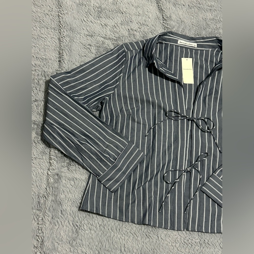 NWT Abercrombie & Fitch Poplin Tie Front Shirt Blouse - L - Picture 3 of 11